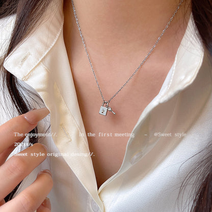 Collana con lucchetto in titanio acciaio