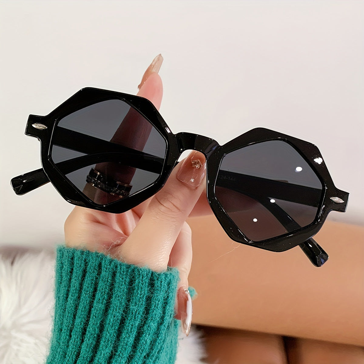 Occhiali da sole poligonali UV