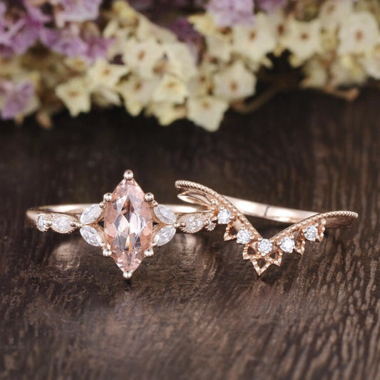 Anello rosa a forma di fiore