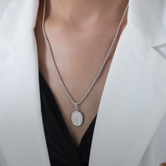 Collana con pendente floreale