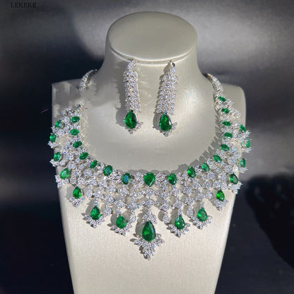 Collana, orecchini, anello e bracciale