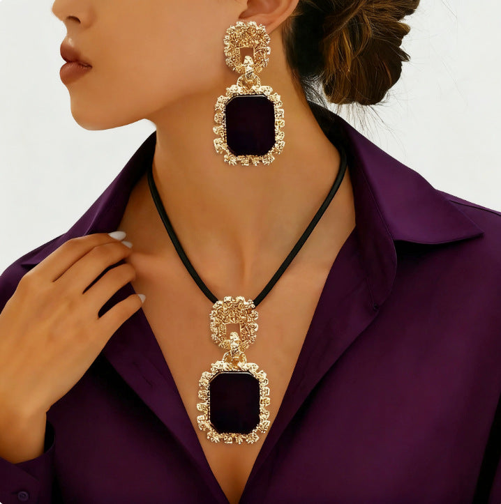 Collana e orecchini minimalisti