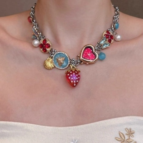 Collana fragola e farfalla