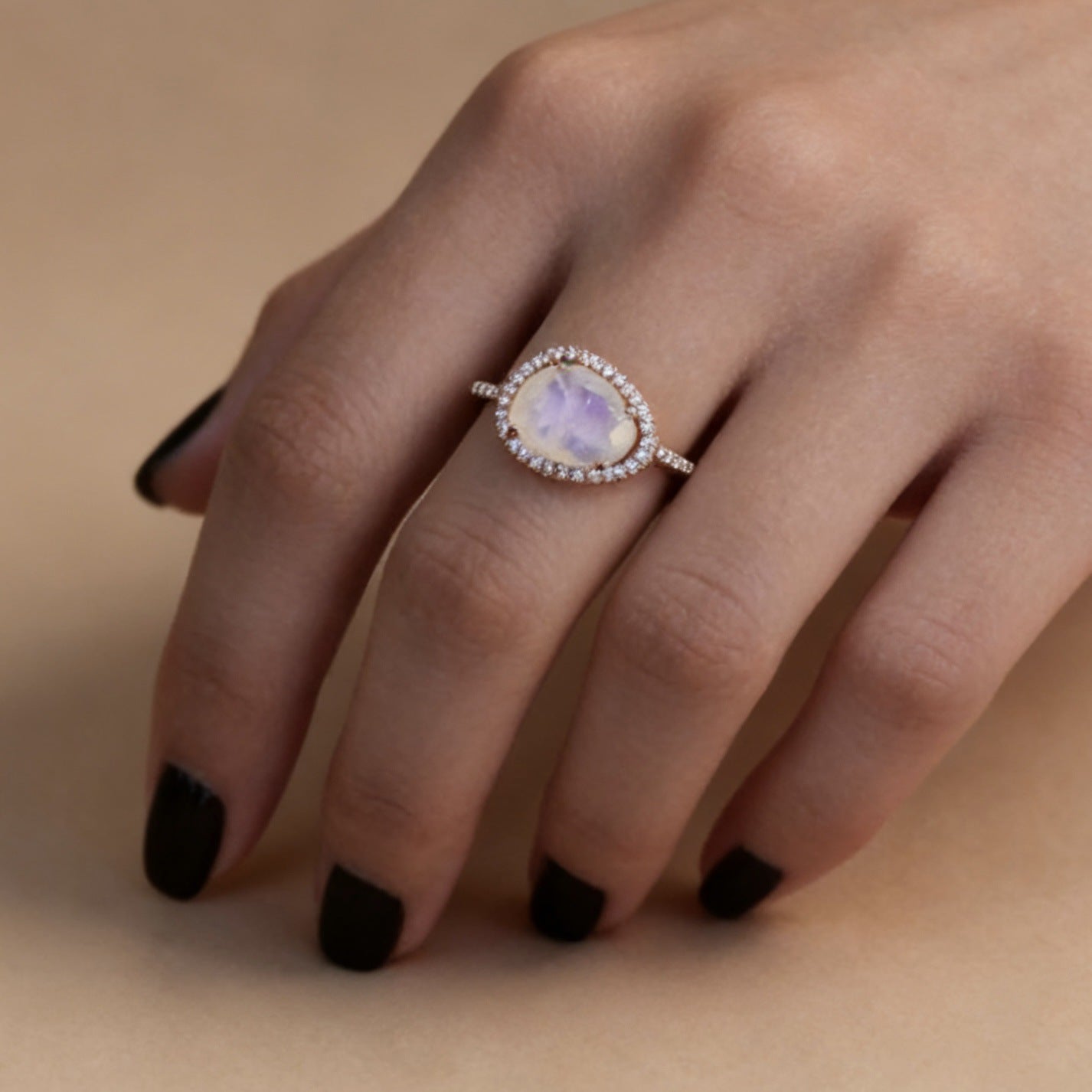 Anello placcato oro con pietre