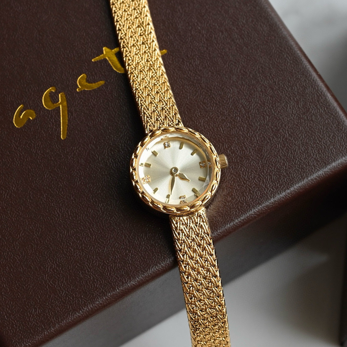 Orologio vintage dorato da donna