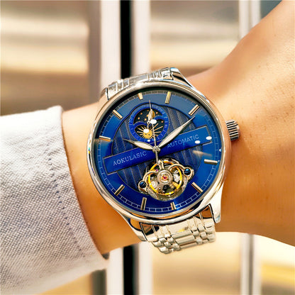 Orologio meccanico scheletrato da uomo luminoso