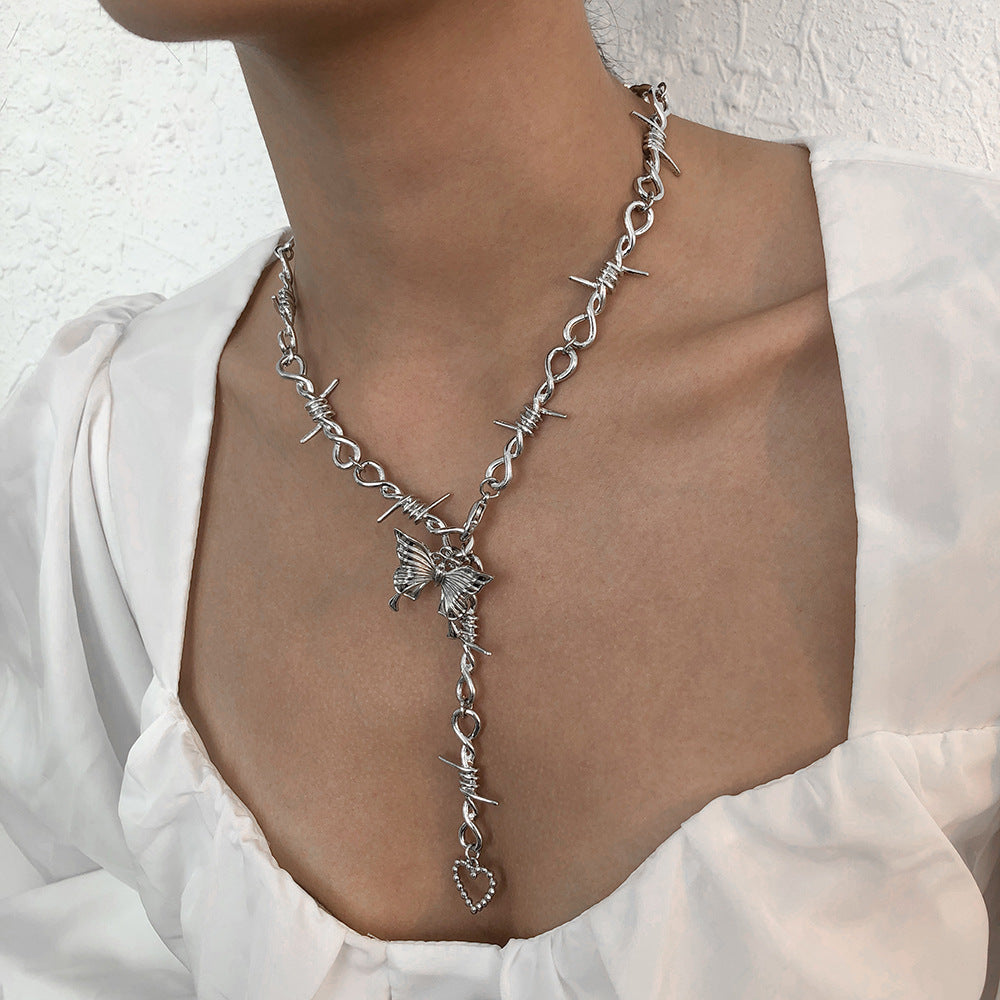 Collana lunga con farfalla
