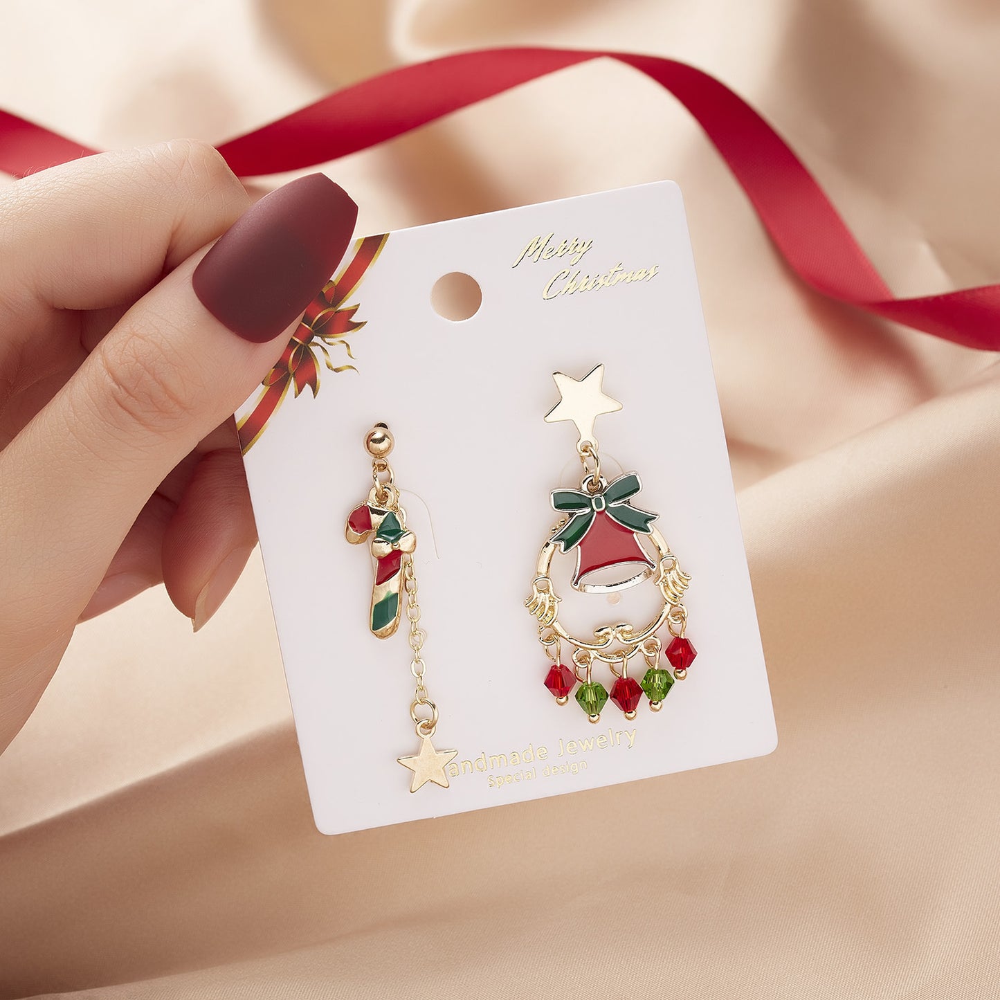 Orecchini natalizi asimmetrici albero